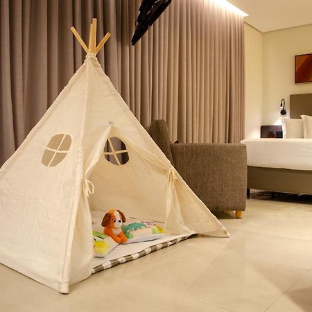 Royal Boutique Savassi Hotel เบโลโอรีซอนชี ภายนอก รูปภาพ Family room