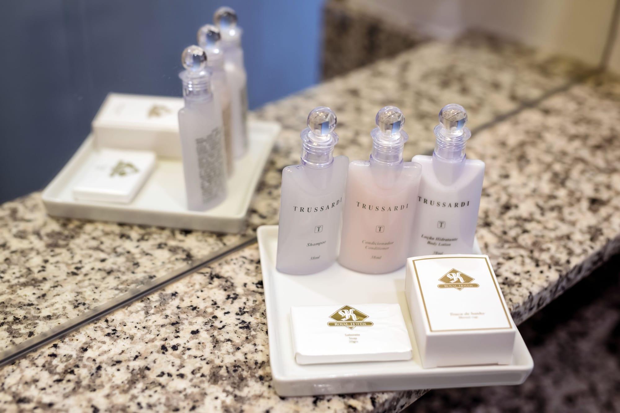 Royal Boutique Savassi Hotel เบโลโอรีซอนชี ภายนอก รูปภาพ The Trump Hotel toiletries