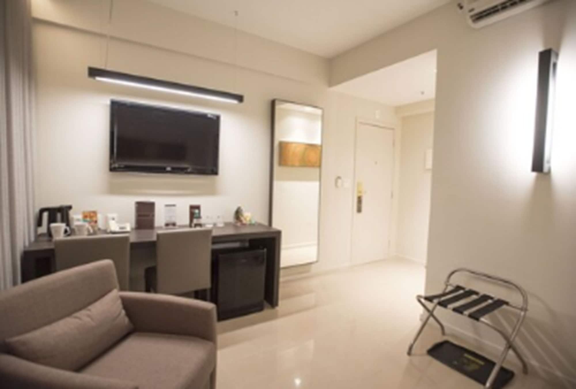 Royal Boutique Savassi Hotel เบโลโอรีซอนชี ภายนอก รูปภาพ A room at the hotel