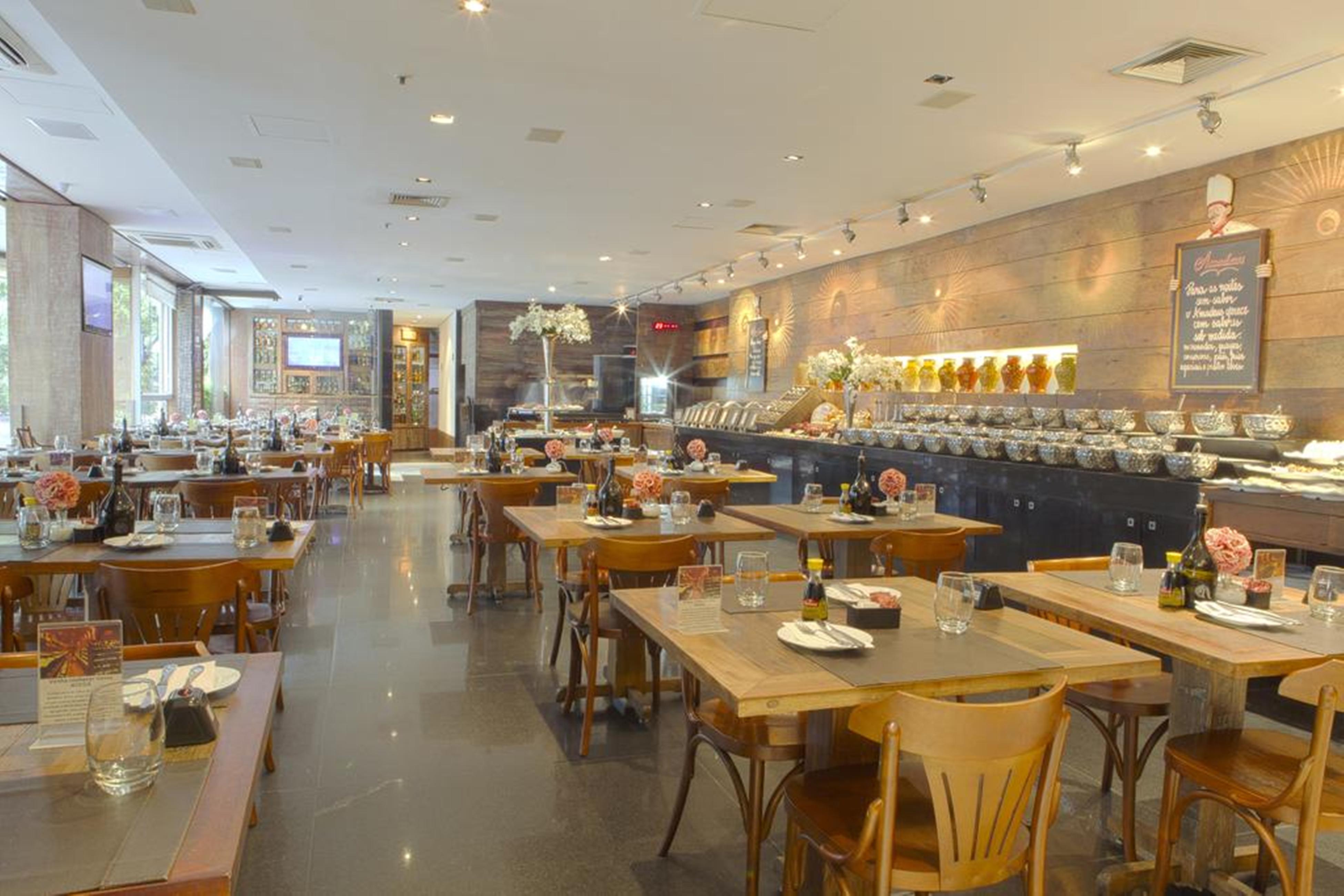 Royal Boutique Savassi Hotel เบโลโอรีซอนชี ภายนอก รูปภาพ The interior of the restaurant