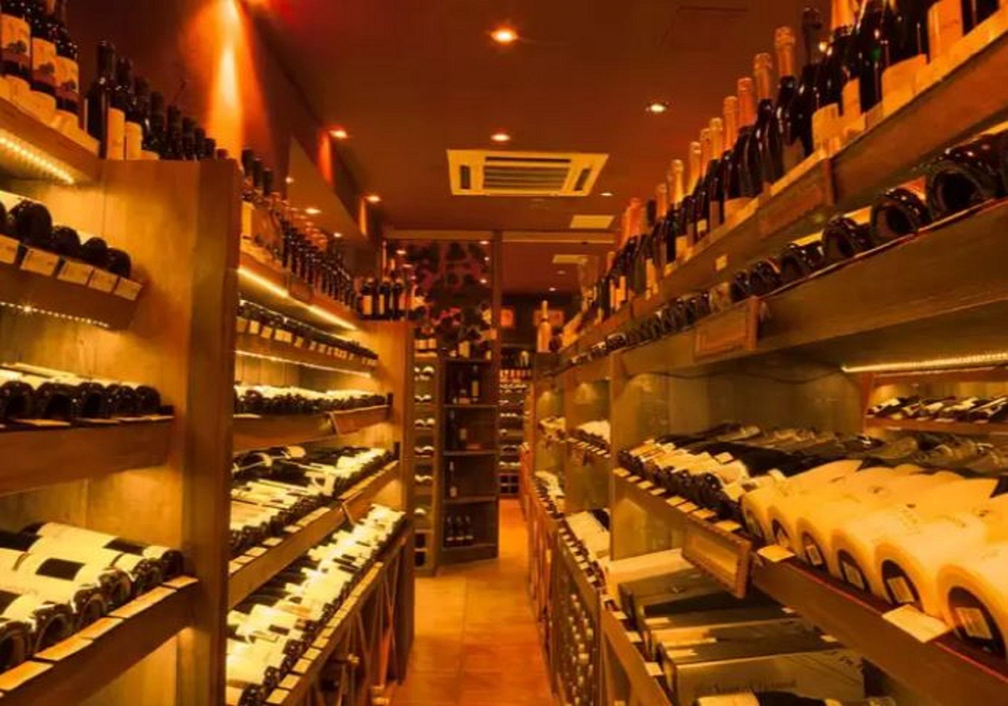 Royal Boutique Savassi Hotel เบโลโอรีซอนชี ภายนอก รูปภาพ Wine cellar