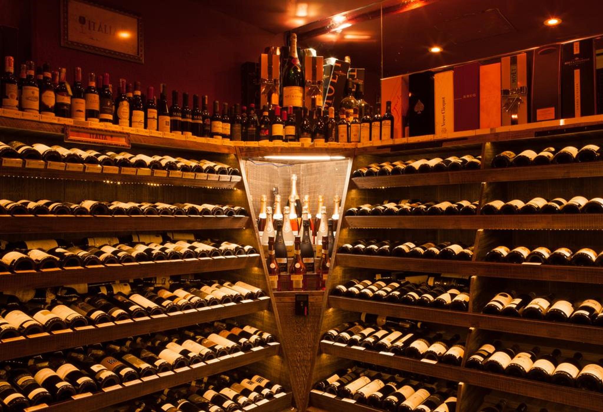 Royal Boutique Savassi Hotel เบโลโอรีซอนชี ภายนอก รูปภาพ Wine cellar