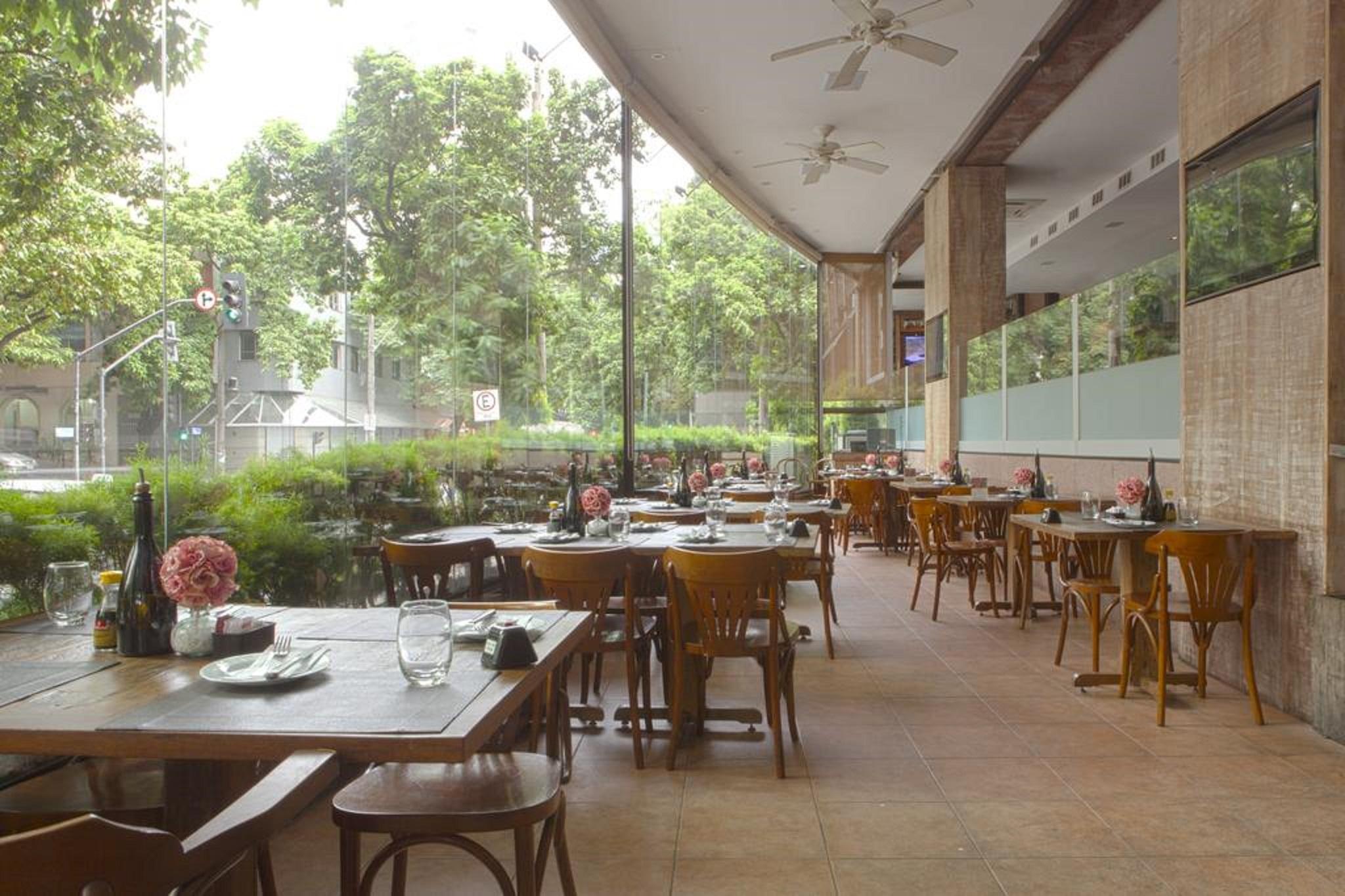 Royal Boutique Savassi Hotel เบโลโอรีซอนชี ภายนอก รูปภาพ The interior of the restaurant