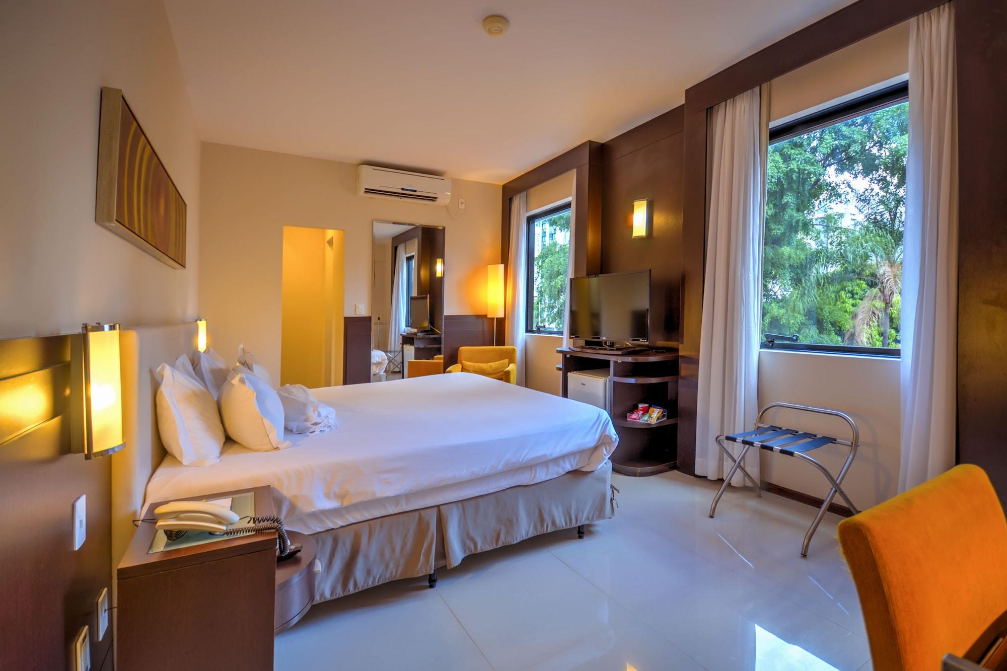 Royal Boutique Savassi Hotel เบโลโอรีซอนชี ภายนอก รูปภาพ A room at the hotel