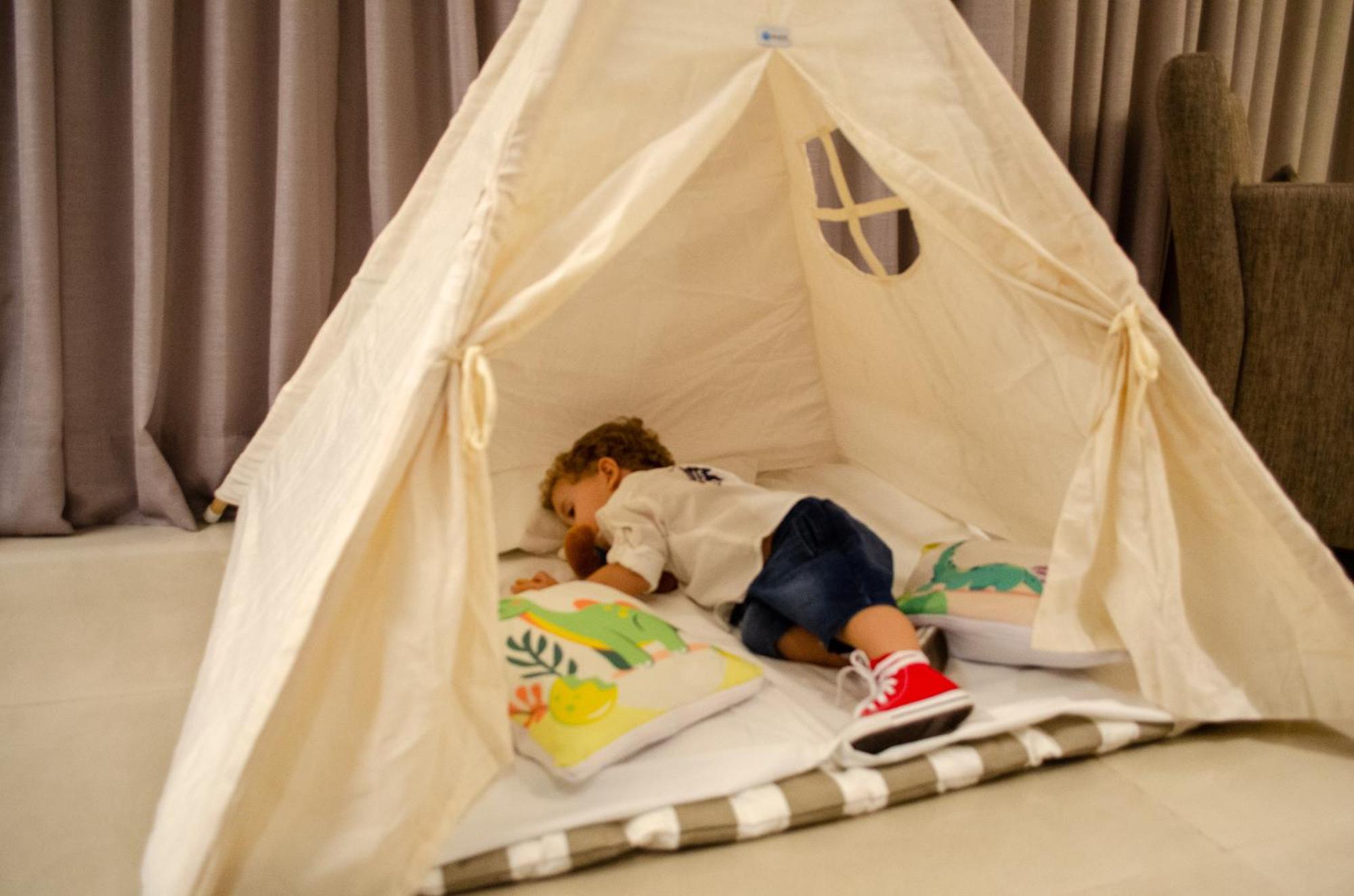 Royal Boutique Savassi Hotel เบโลโอรีซอนชี ภายนอก รูปภาพ A child playing in a teepee
