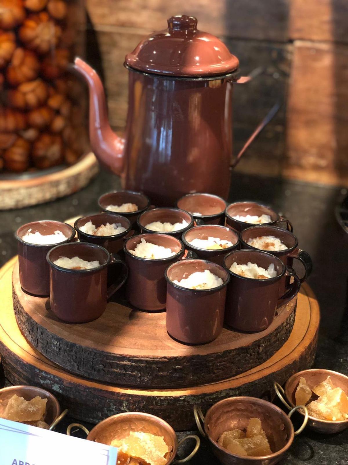 Royal Boutique Savassi Hotel เบโลโอรีซอนชี ภายนอก รูปภาพ A selection of chocolate cups