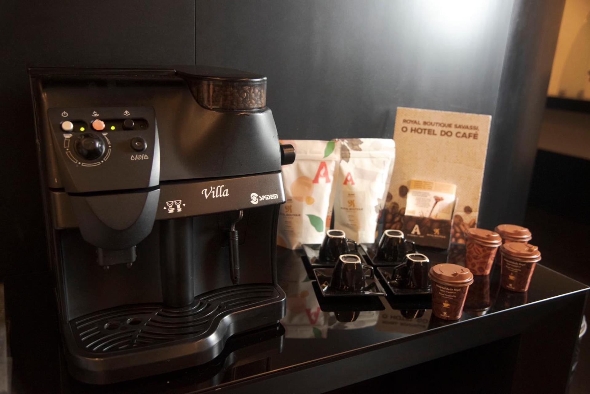 Royal Boutique Savassi Hotel เบโลโอรีซอนชี ภายนอก รูปภาพ A Nespresso machine