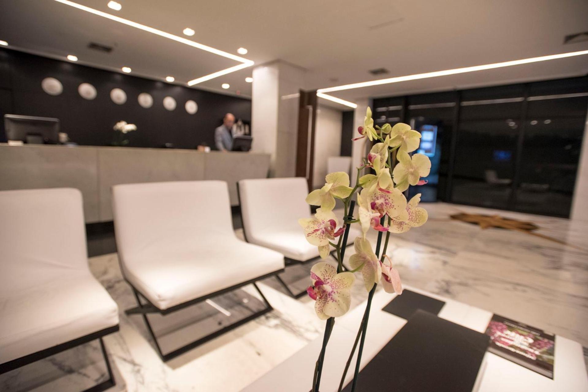 Royal Boutique Savassi Hotel เบโลโอรีซอนชี ภายนอก รูปภาพ Lobby