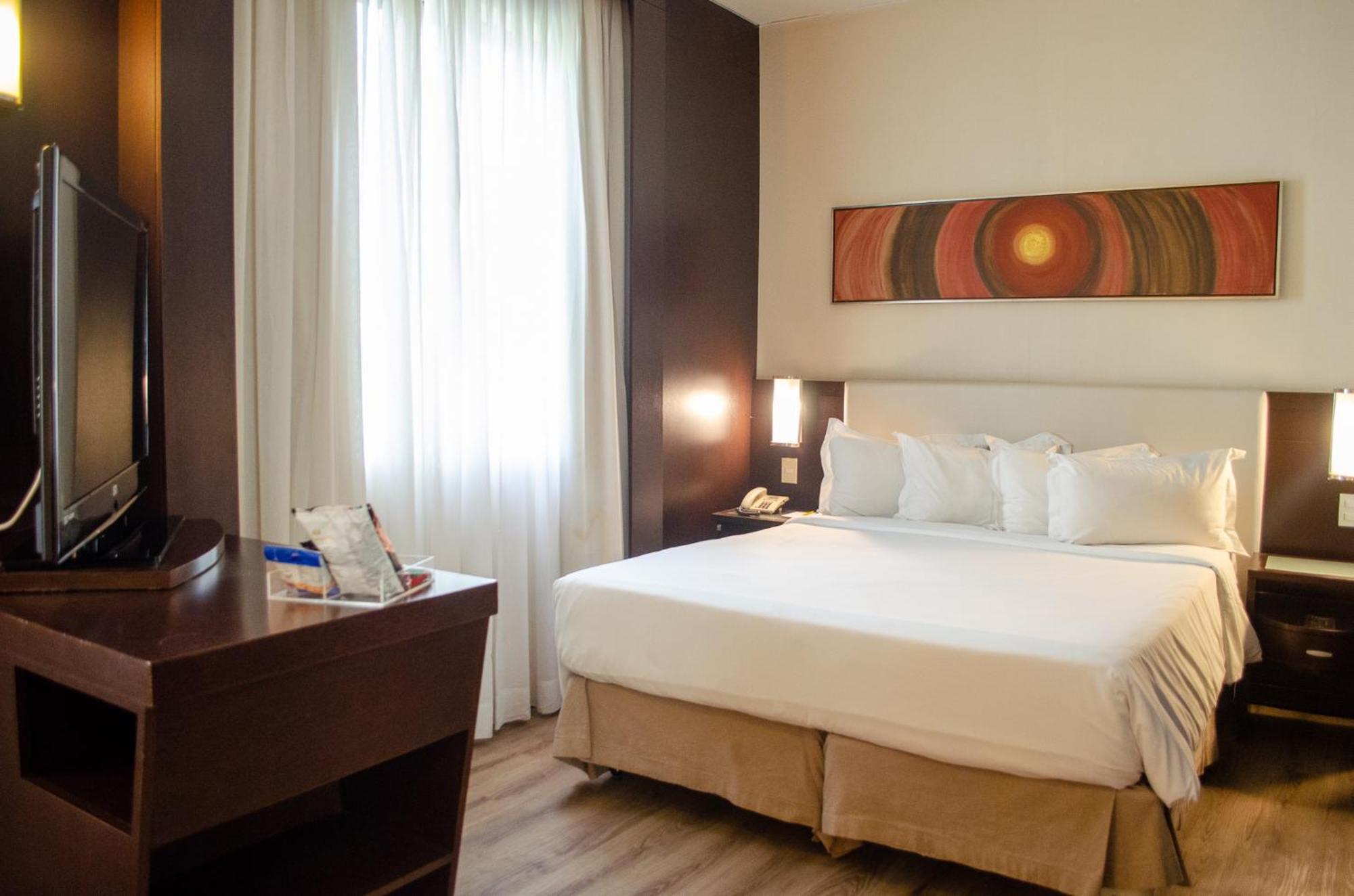 Royal Boutique Savassi Hotel เบโลโอรีซอนชี ภายนอก รูปภาพ A room at the hotel