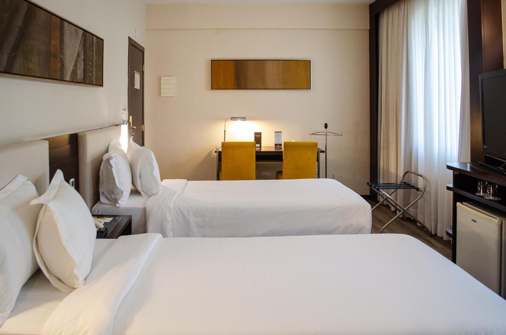 Royal Boutique Savassi Hotel เบโลโอรีซอนชี ภายนอก รูปภาพ A room at the hotel