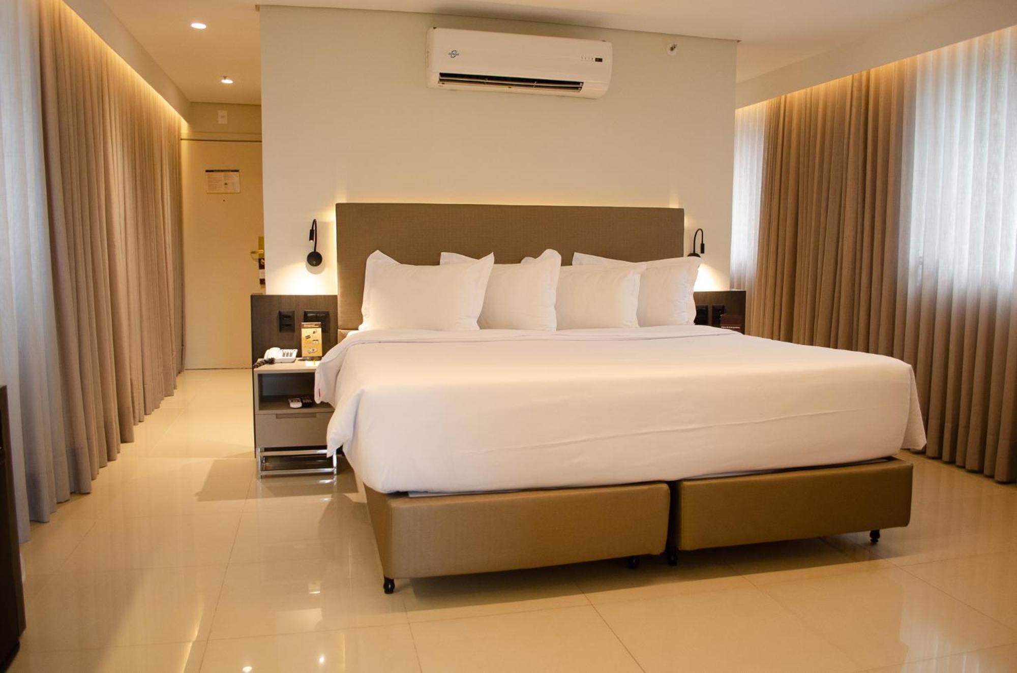 Royal Boutique Savassi Hotel เบโลโอรีซอนชี ภายนอก รูปภาพ A bedroom at the hotel